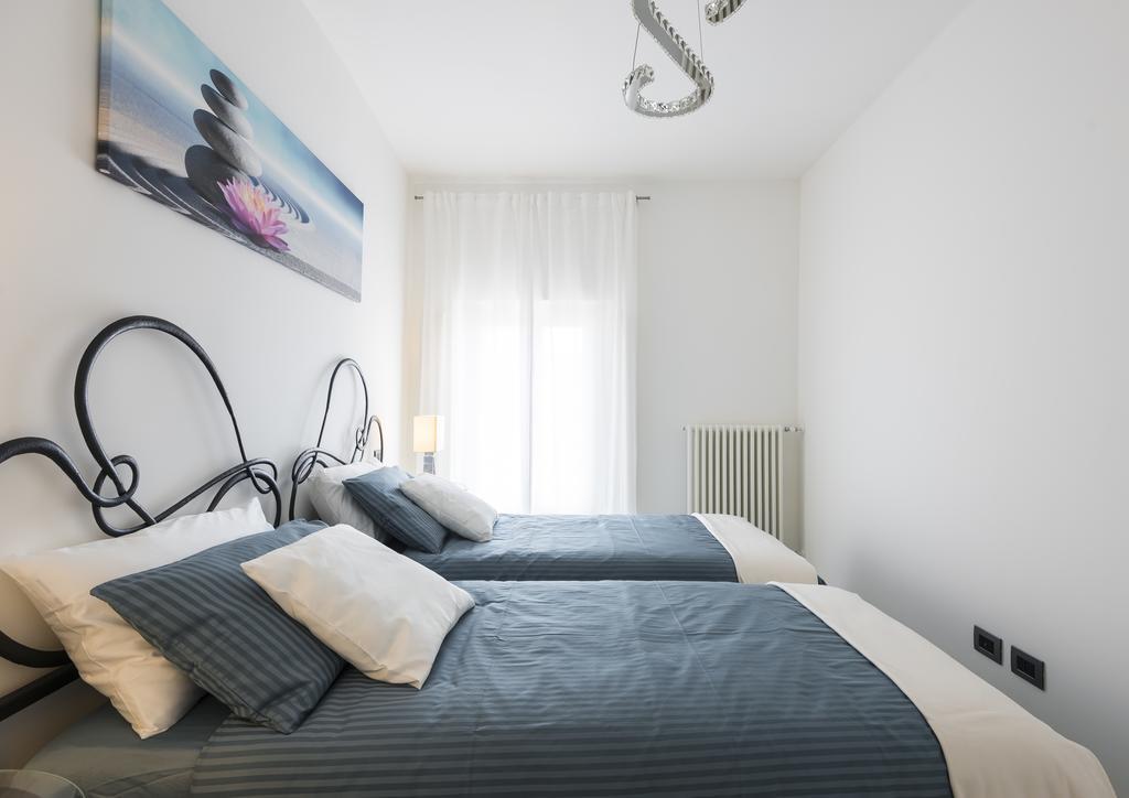 Appartement Attico Del Duomo à Modène Extérieur photo